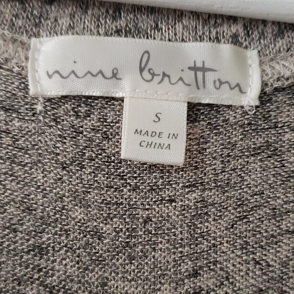 Sweater with knot tie in front - Picture 3 of 4